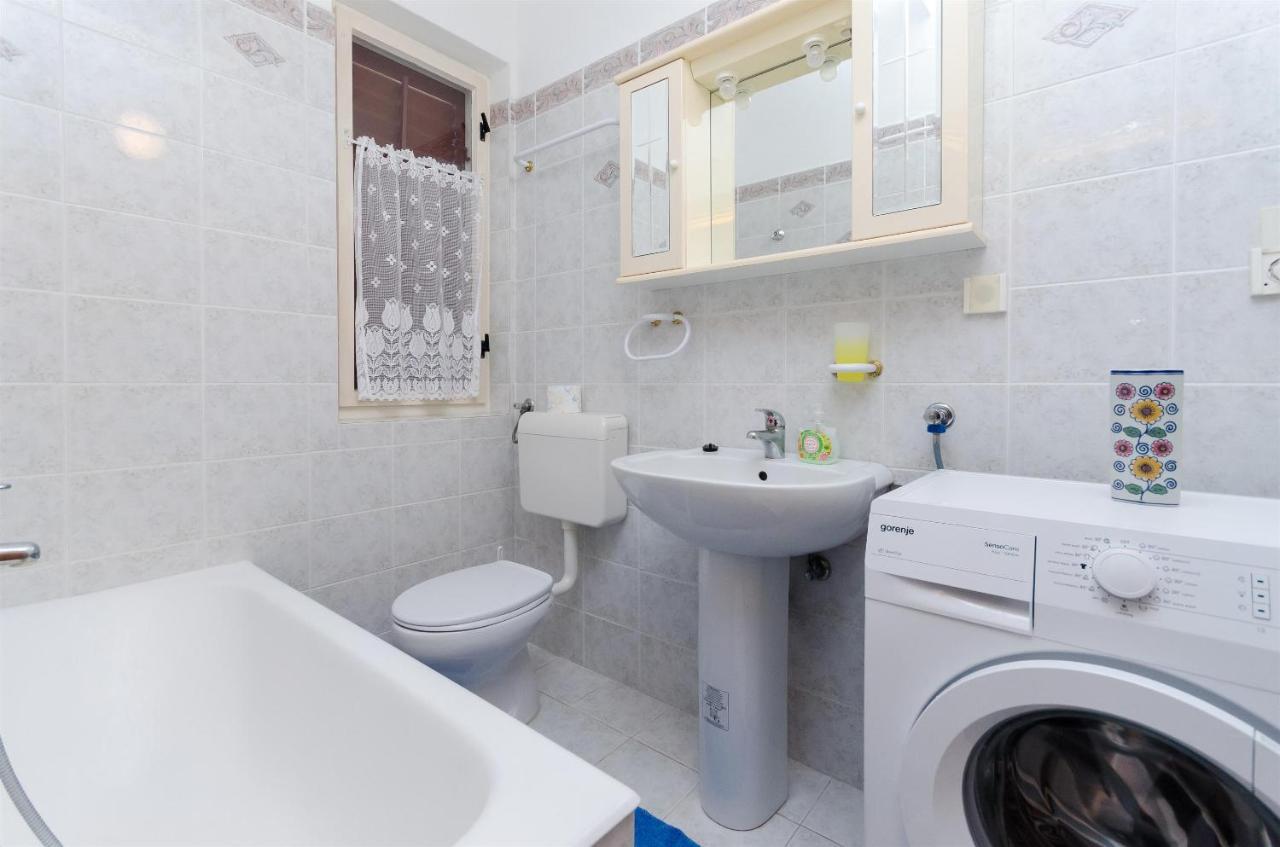 Apartments Vesna Kampor Екстериор снимка