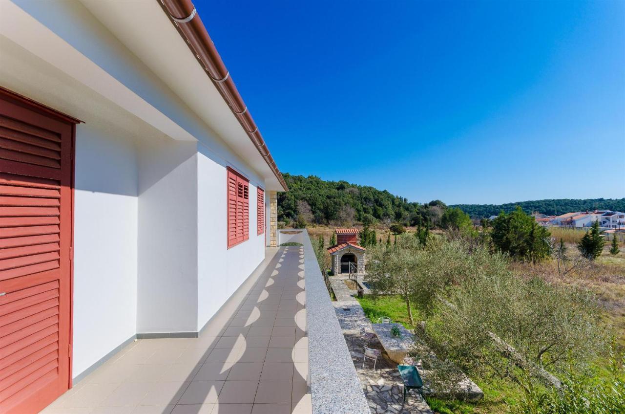 Apartments Vesna Kampor Екстериор снимка