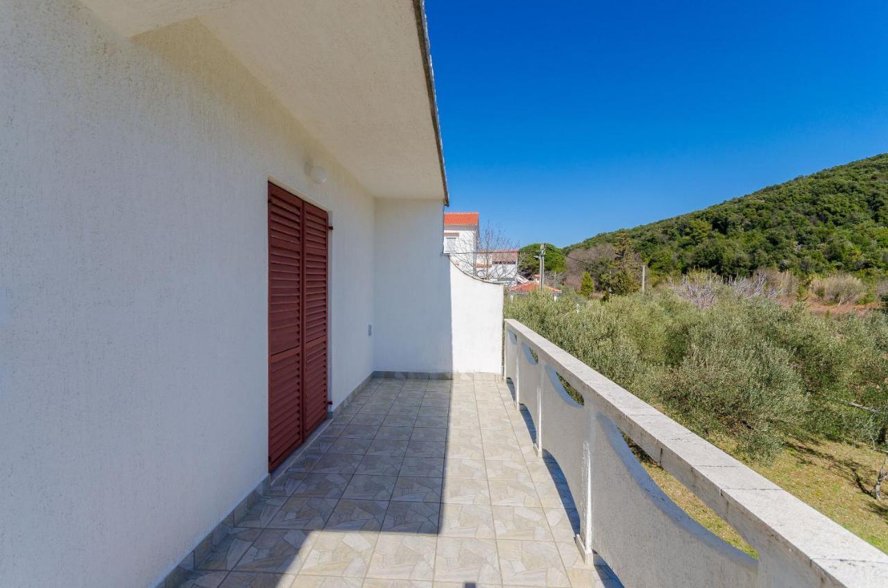 Apartments Vesna Kampor Екстериор снимка