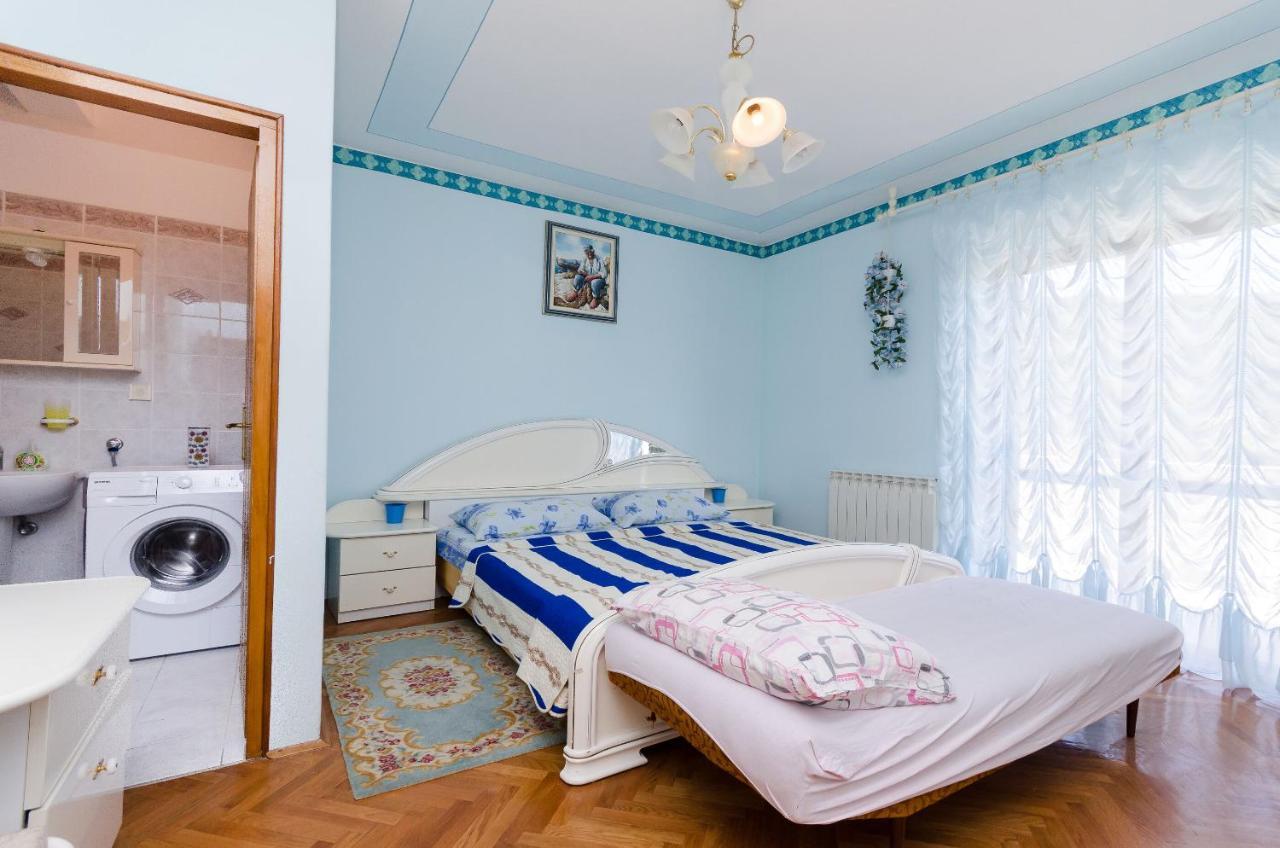 Apartments Vesna Kampor Екстериор снимка